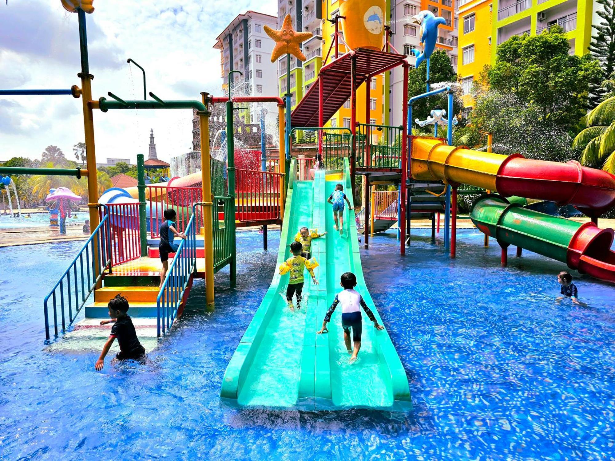 By Lg Water Themepark Suites Melaka By Ggm Екстер'єр фото
